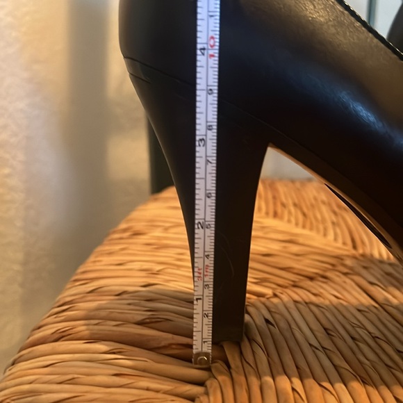 Sofft Black Heels 8M NWOT. 1/2” Platform, 3.5” Heel. NWOT Classy Heels! - Picture 8 of 10